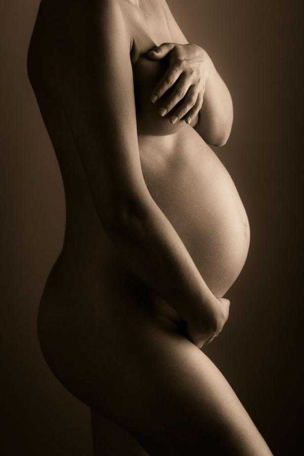 Maternity Photographer Vienna. Book your Pregnancy Photoshoot in Vienna