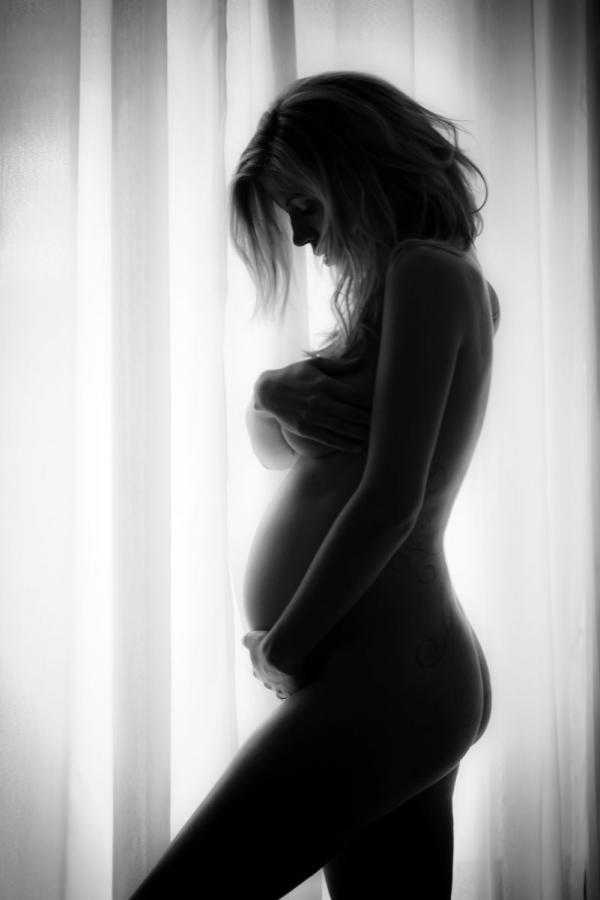 Maternity Photographer Vienna. Book your Pregnancy Photoshoot in Vienna