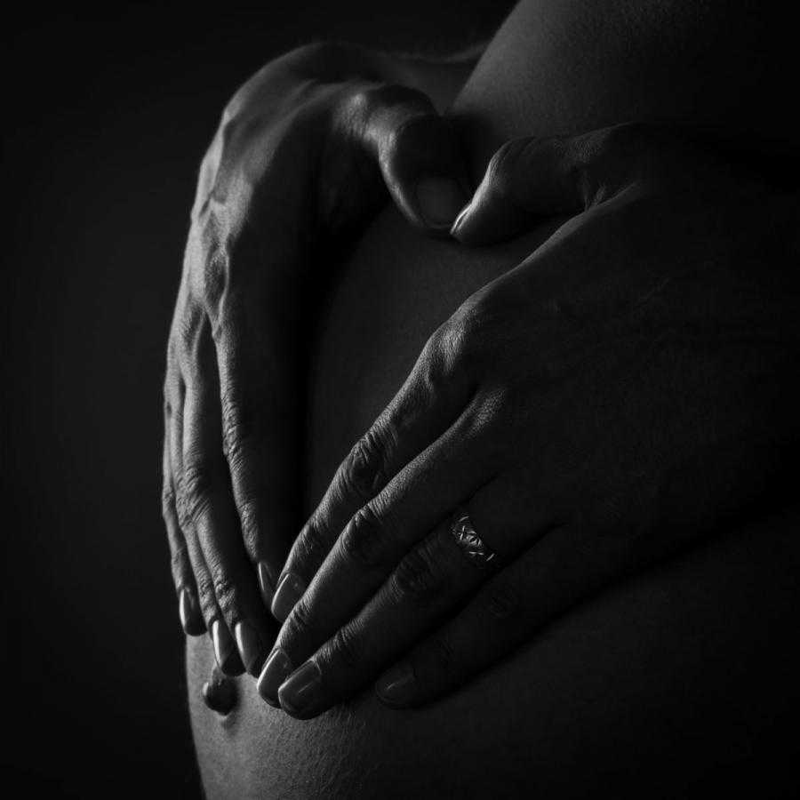 Maternity Photographer Vienna. Book your Pregnancy Photoshoot in Vienna